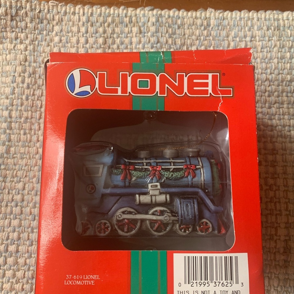 Lionel Collectors Christmas Train Ornament 37-619 Fine Porcelain 1994 VGUC - Picture 2 of 14